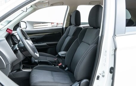 Mitsubishi Outlander III рестайлинг 3, 2019 год, 2 090 000 рублей, 12 фотография