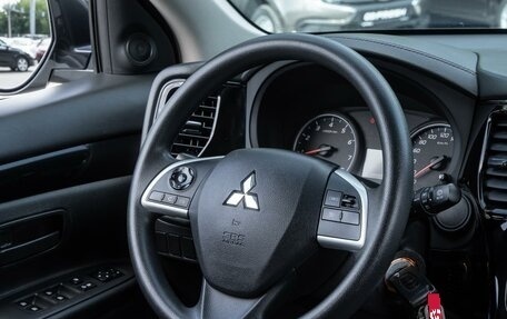 Mitsubishi Outlander III рестайлинг 3, 2019 год, 2 090 000 рублей, 21 фотография