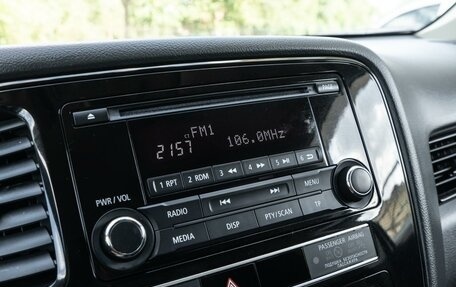 Mitsubishi Outlander III рестайлинг 3, 2019 год, 2 090 000 рублей, 15 фотография