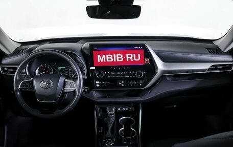 Toyota Highlander, 2023 год, 4 878 000 рублей, 15 фотография