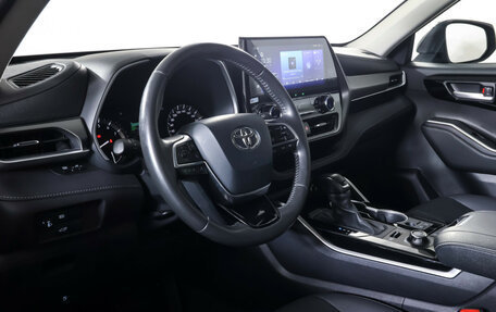 Toyota Highlander, 2023 год, 4 878 000 рублей, 19 фотография