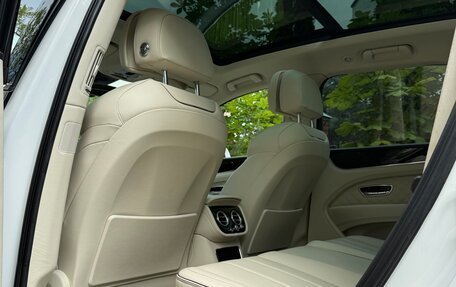 Bentley Bentayga I, 2021 год, 17 000 000 рублей, 11 фотография