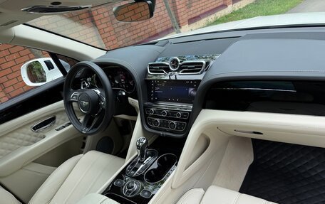 Bentley Bentayga I, 2021 год, 17 000 000 рублей, 15 фотография