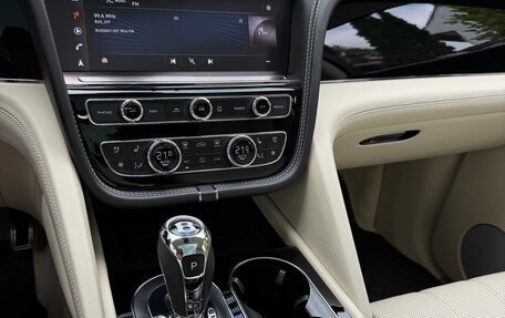 Bentley Bentayga I, 2021 год, 17 000 000 рублей, 20 фотография