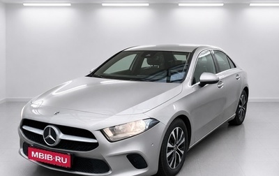 Mercedes-Benz A-Класс, 2019 год, 2 100 000 рублей, 1 фотография