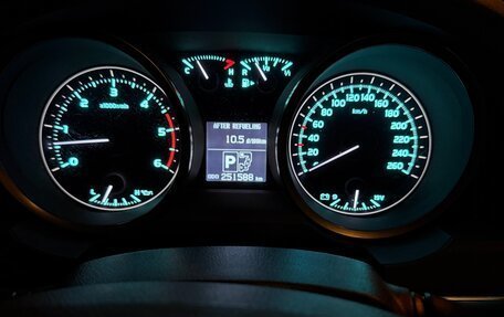 Toyota Land Cruiser 200, 2011 год, 3 050 000 рублей, 16 фотография