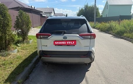 Toyota RAV4, 2022 год, 3 800 000 рублей, 2 фотография