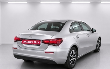 Mercedes-Benz A-Класс, 2019 год, 2 100 000 рублей, 4 фотография