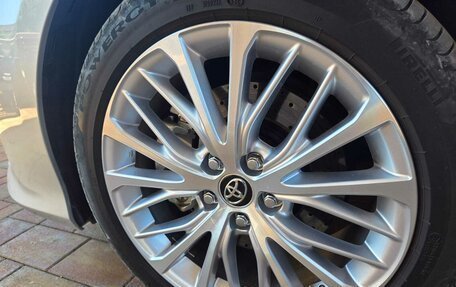 Toyota Camry, 2019 год, 3 420 000 рублей, 10 фотография