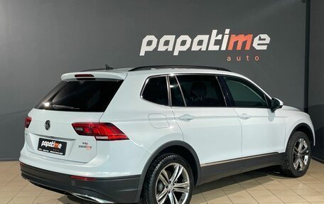 Volkswagen Tiguan II, 2018 год, 2 099 000 рублей, 3 фотография