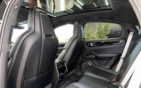 Porsche Cayenne III, 2022 год, 14 890 000 рублей, 21 фотография