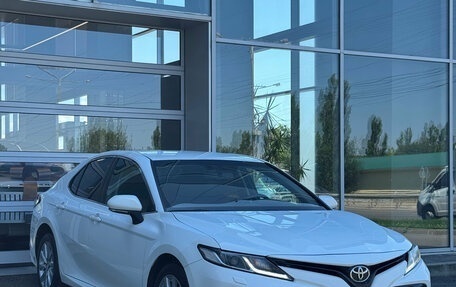 Toyota Camry, 2018 год, 2 450 000 рублей, 7 фотография