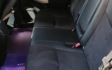 Toyota Prius, 2013 год, 1 300 000 рублей, 7 фотография