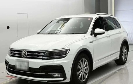 Volkswagen Tiguan II, 2018 год, 2 690 000 рублей, 1 фотография