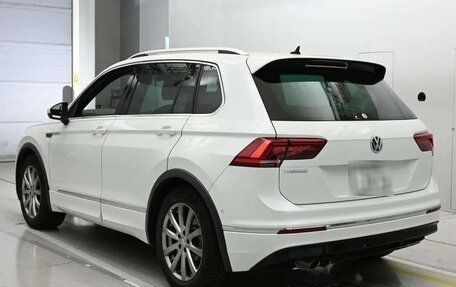 Volkswagen Tiguan II, 2018 год, 2 690 000 рублей, 3 фотография
