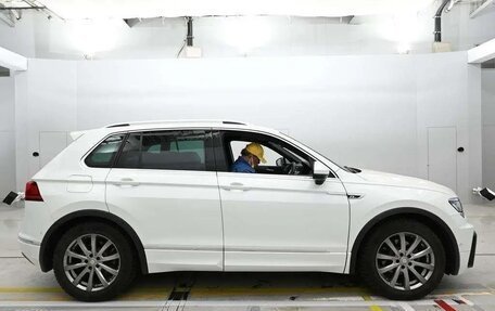 Volkswagen Tiguan II, 2018 год, 2 690 000 рублей, 4 фотография