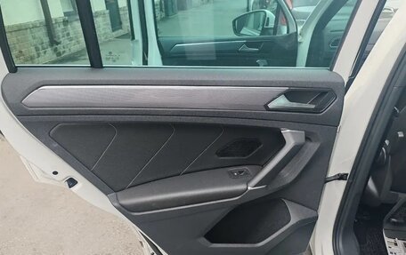 Volkswagen Tiguan II, 2018 год, 2 690 000 рублей, 19 фотография