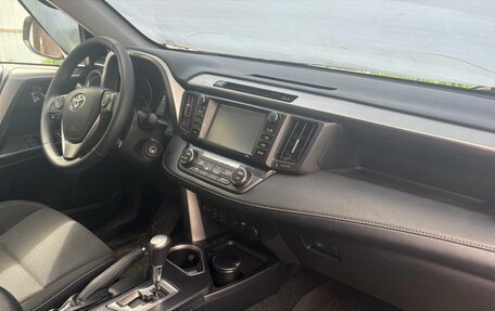 Toyota RAV4, 2017 год, 2 400 000 рублей, 6 фотография