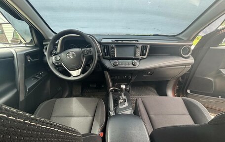 Toyota RAV4, 2017 год, 2 400 000 рублей, 8 фотография