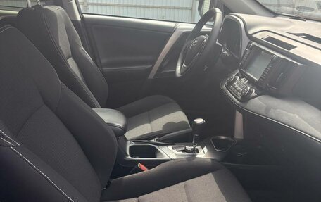 Toyota RAV4, 2017 год, 2 400 000 рублей, 5 фотография