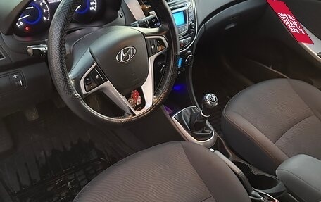 Hyundai Solaris II рестайлинг, 2011 год, 600 000 рублей, 12 фотография