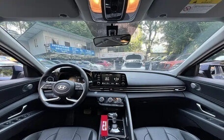 Hyundai Elantra, 2023 год, 1 350 000 рублей, 13 фотография