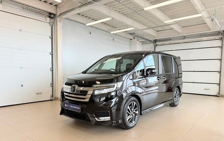 Honda Stepwgn IV, 2019 год, 2 499 999 рублей, 2 фотография