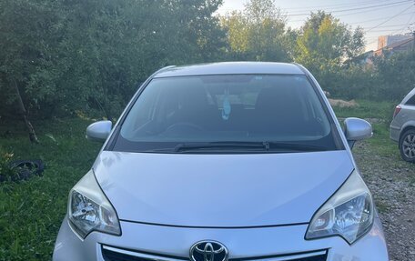 Toyota Ractis II, 2011 год, 1 050 000 рублей, 1 фотография