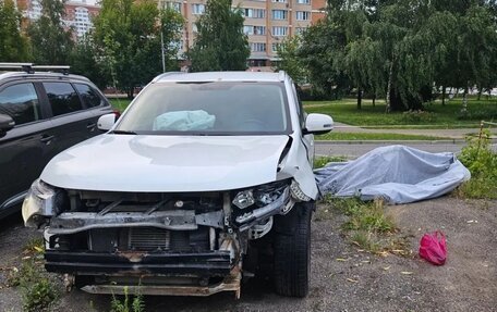 Mitsubishi Outlander III рестайлинг 3, 2018 год, 1 100 000 рублей, 3 фотография