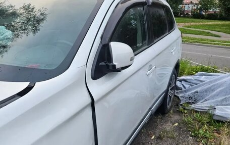Mitsubishi Outlander III рестайлинг 3, 2018 год, 1 100 000 рублей, 7 фотография