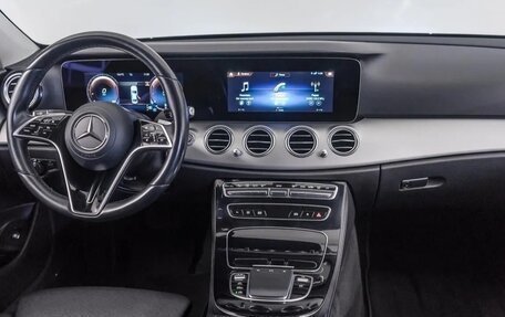 Mercedes-Benz E-Класс, 2020 год, 2 600 000 рублей, 11 фотография