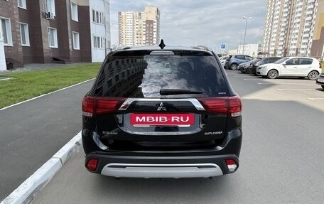 Mitsubishi Outlander III рестайлинг 3, 2019 год, 2 550 000 рублей, 5 фотография