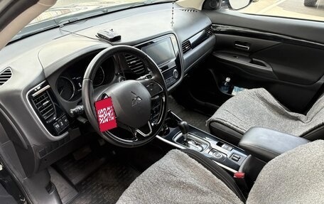 Mitsubishi Outlander III рестайлинг 3, 2019 год, 2 550 000 рублей, 9 фотография