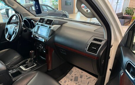 Toyota Land Cruiser Prado 150 рестайлинг 2, 2016 год, 5 499 900 рублей, 12 фотография