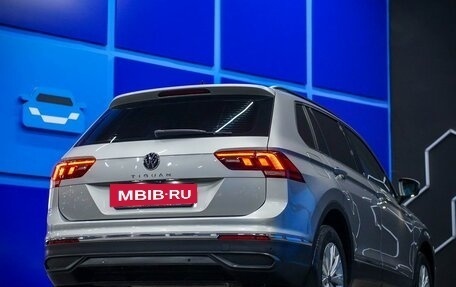 Volkswagen Tiguan II, 2021 год, 2 390 000 рублей, 6 фотография