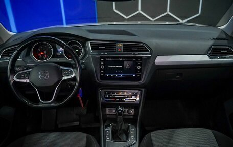 Volkswagen Tiguan II, 2021 год, 2 390 000 рублей, 11 фотография
