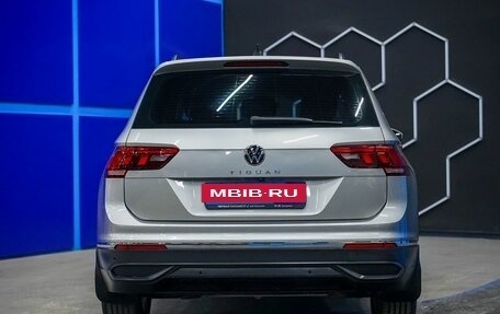 Volkswagen Tiguan II, 2021 год, 2 390 000 рублей, 8 фотография
