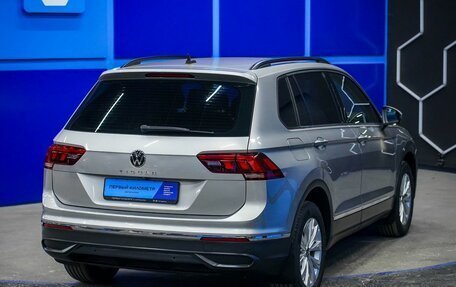 Volkswagen Tiguan II, 2021 год, 2 390 000 рублей, 7 фотография