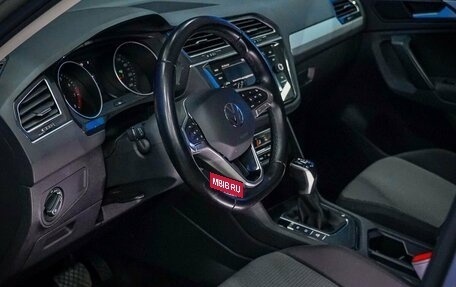 Volkswagen Tiguan II, 2021 год, 2 390 000 рублей, 10 фотография