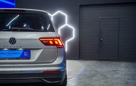 Volkswagen Tiguan II, 2021 год, 2 390 000 рублей, 20 фотография