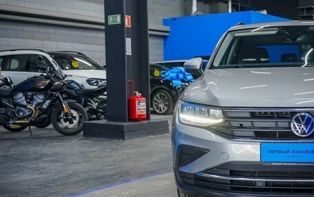 Volkswagen Tiguan II, 2021 год, 2 390 000 рублей, 27 фотография