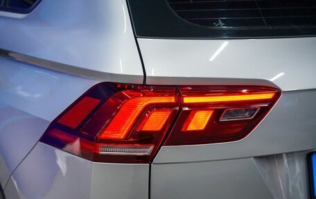 Volkswagen Tiguan II, 2021 год, 2 390 000 рублей, 18 фотография