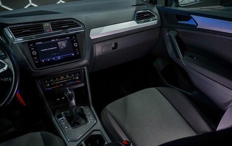 Volkswagen Tiguan II, 2021 год, 2 390 000 рублей, 26 фотография