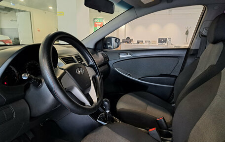 Hyundai Solaris II рестайлинг, 2011 год, 590 000 рублей, 20 фотография