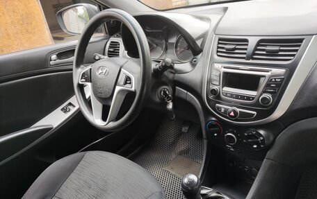 Hyundai Solaris II рестайлинг, 2016 год, 880 000 рублей, 9 фотография