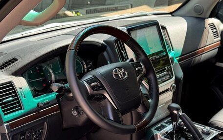 Toyota Land Cruiser 200, 2017 год, 6 199 000 рублей, 14 фотография