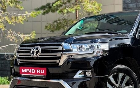 Toyota Land Cruiser 200, 2017 год, 6 199 000 рублей, 2 фотография