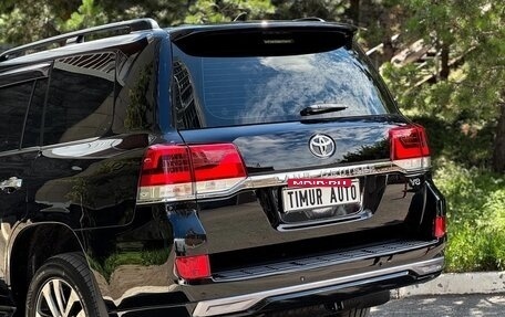 Toyota Land Cruiser 200, 2017 год, 6 199 000 рублей, 7 фотография