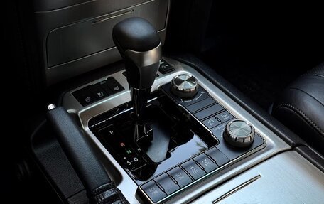 Toyota Land Cruiser 200, 2017 год, 6 199 000 рублей, 19 фотография