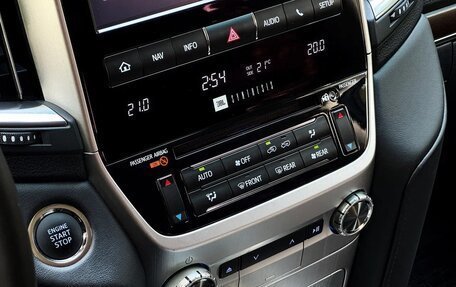 Toyota Land Cruiser 200, 2017 год, 6 199 000 рублей, 23 фотография